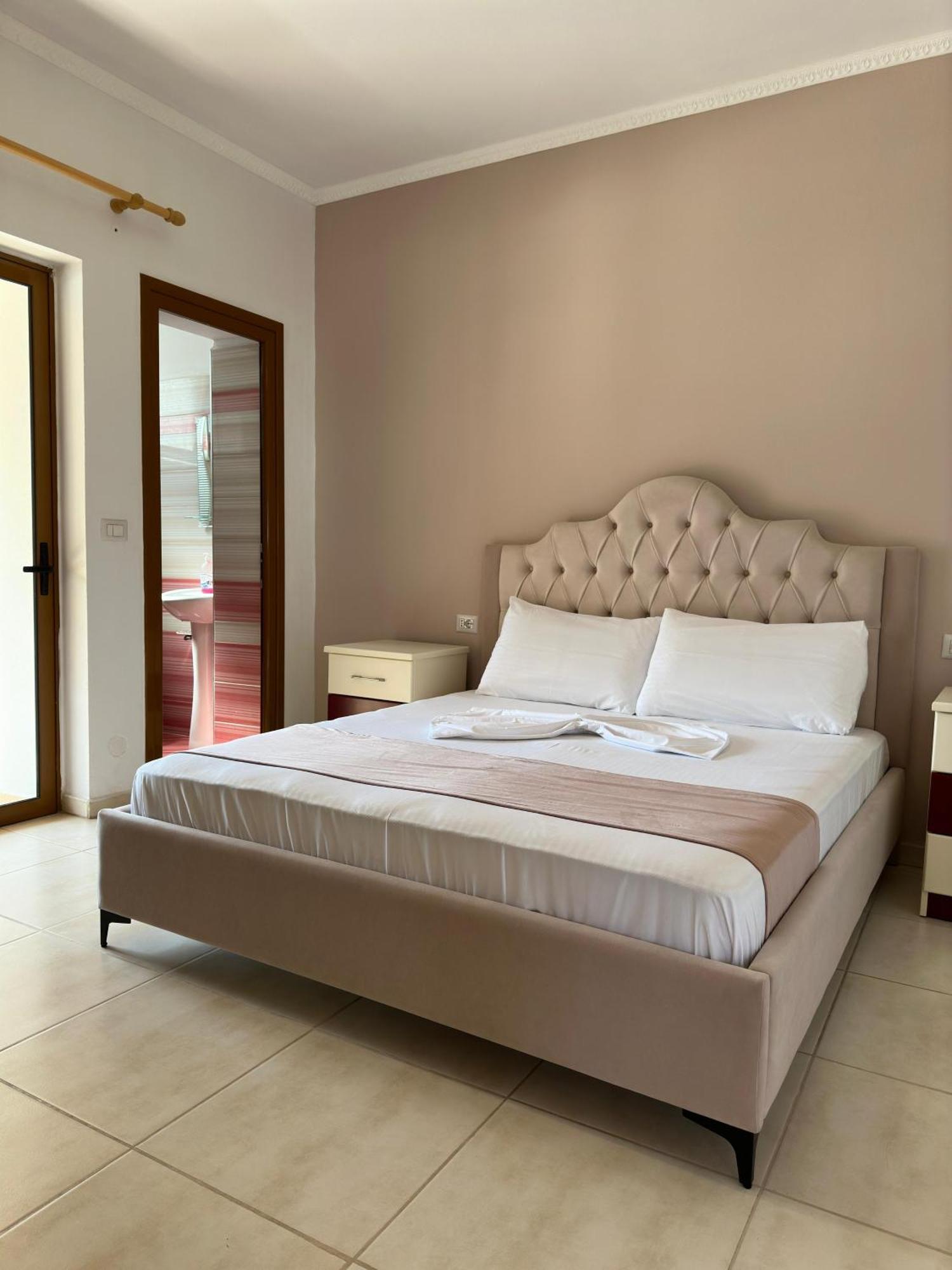 Evelina Ernild Rooms Sarandë Exteriör bild